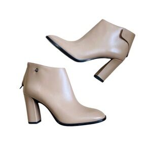 Via Spiga cream/beige ankle booties